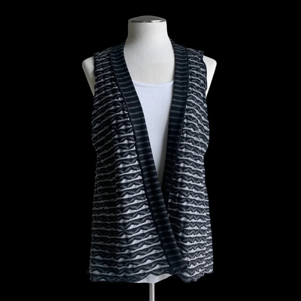 Apropos knit vest, black, gray geometrical jersey print adds warmth and layers M